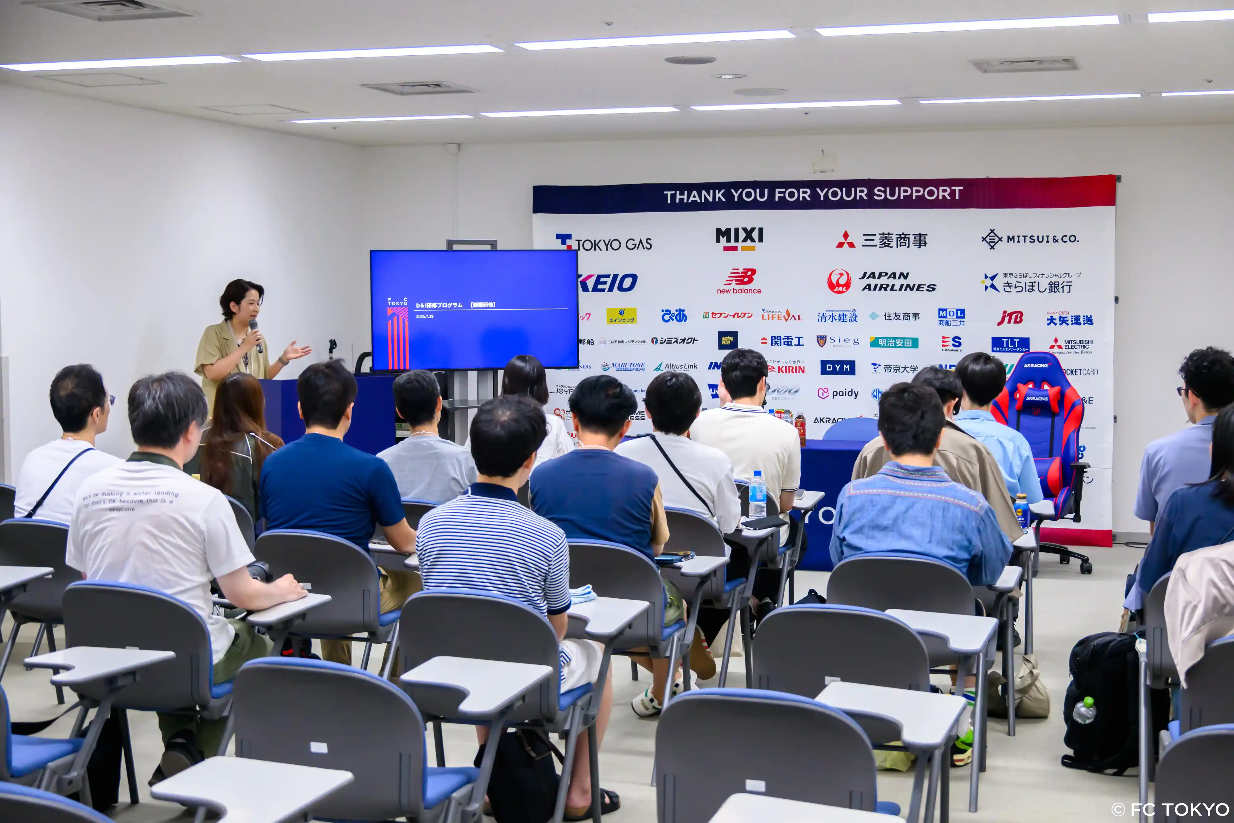 研修を受けるIWI社員