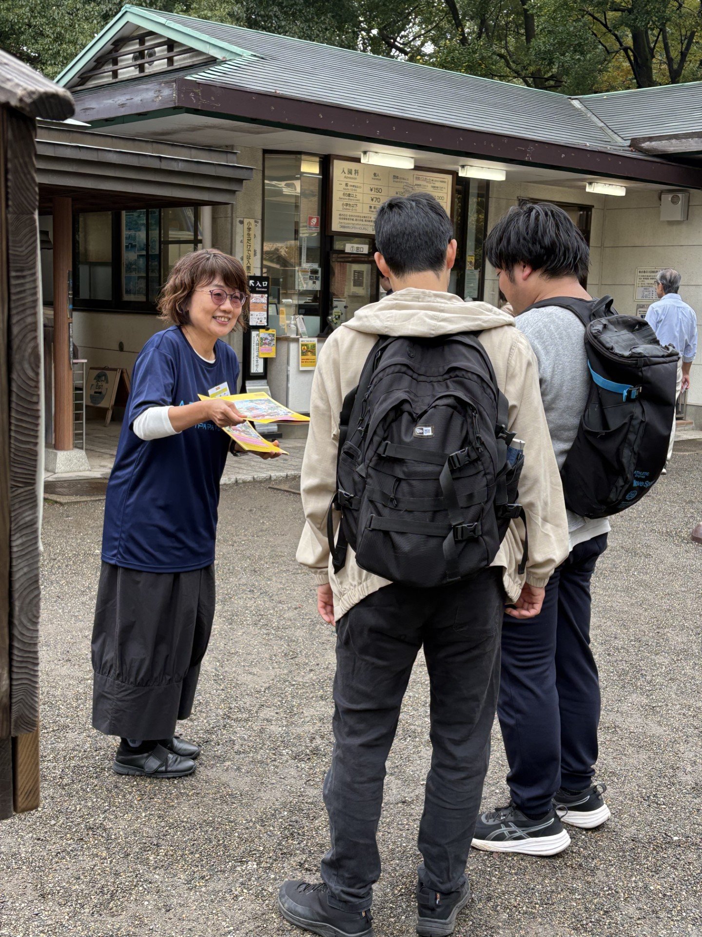 ボランティア活動中の社員